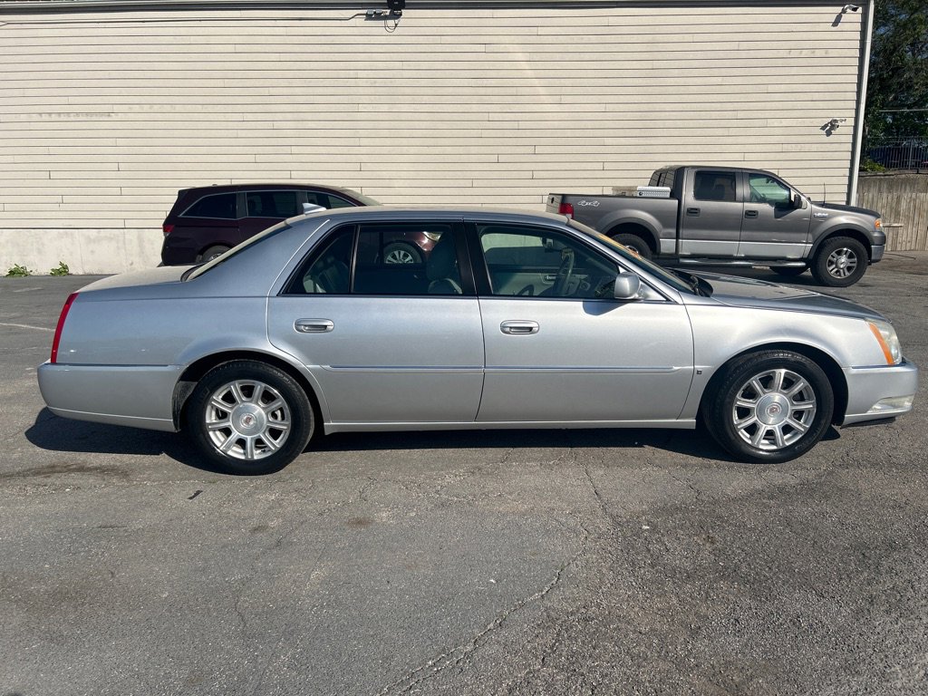 Used 2009 Cadillac DTS FWD image 5