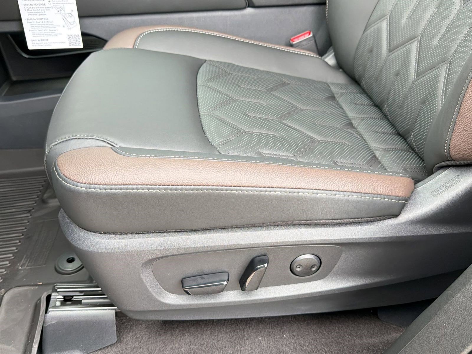 New 2026 Nissan Pathfinder Platinum image 14