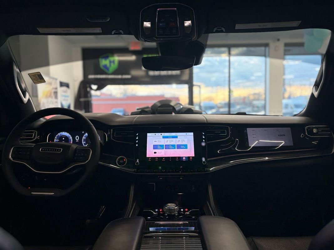 Used 2022 Jeep Wagoneer Series III w/ Premium Group I AWD/4WD image 15