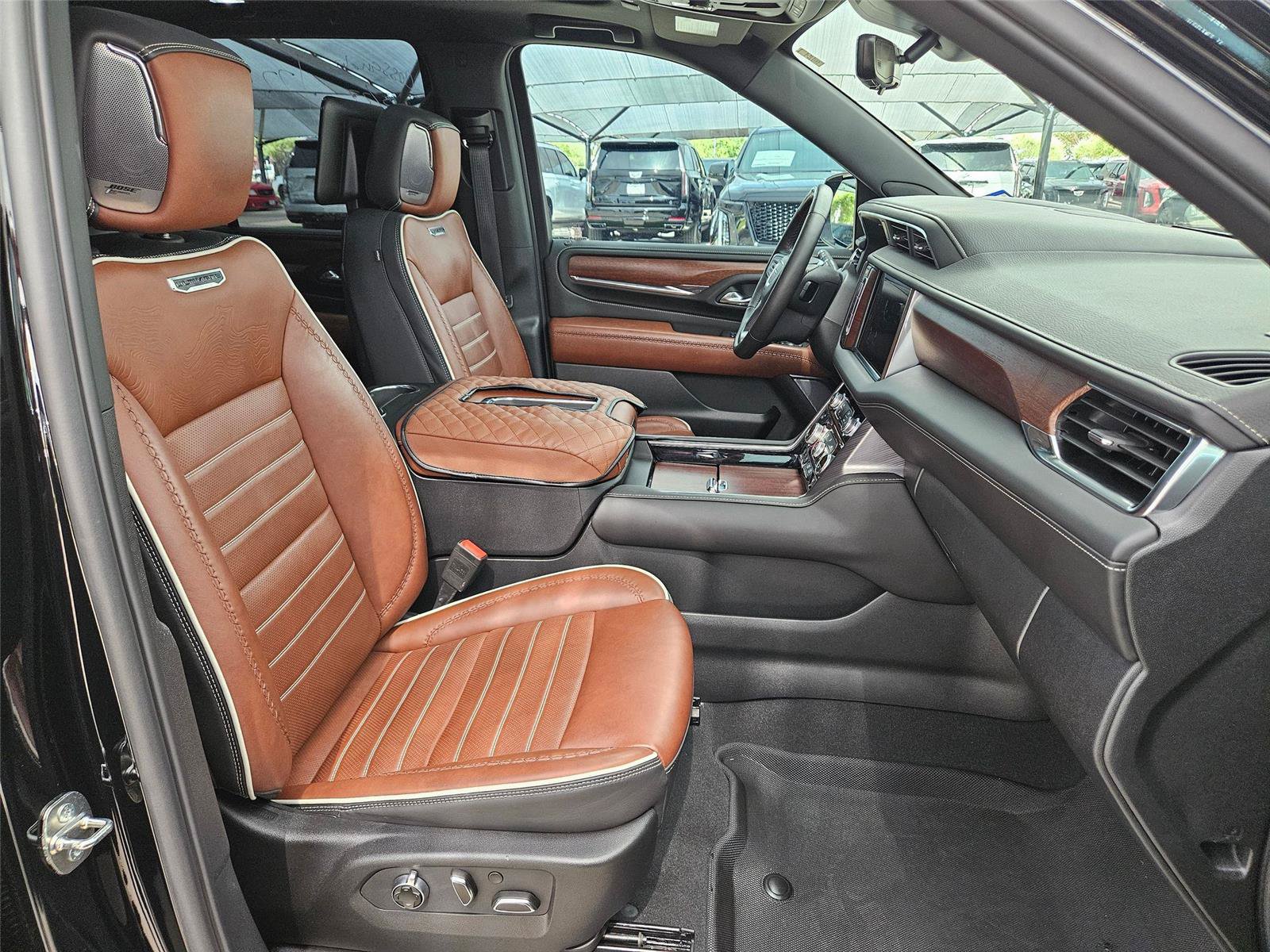 Used 2024 GMC Yukon Denali Ultimate AWD/4WD image 28
