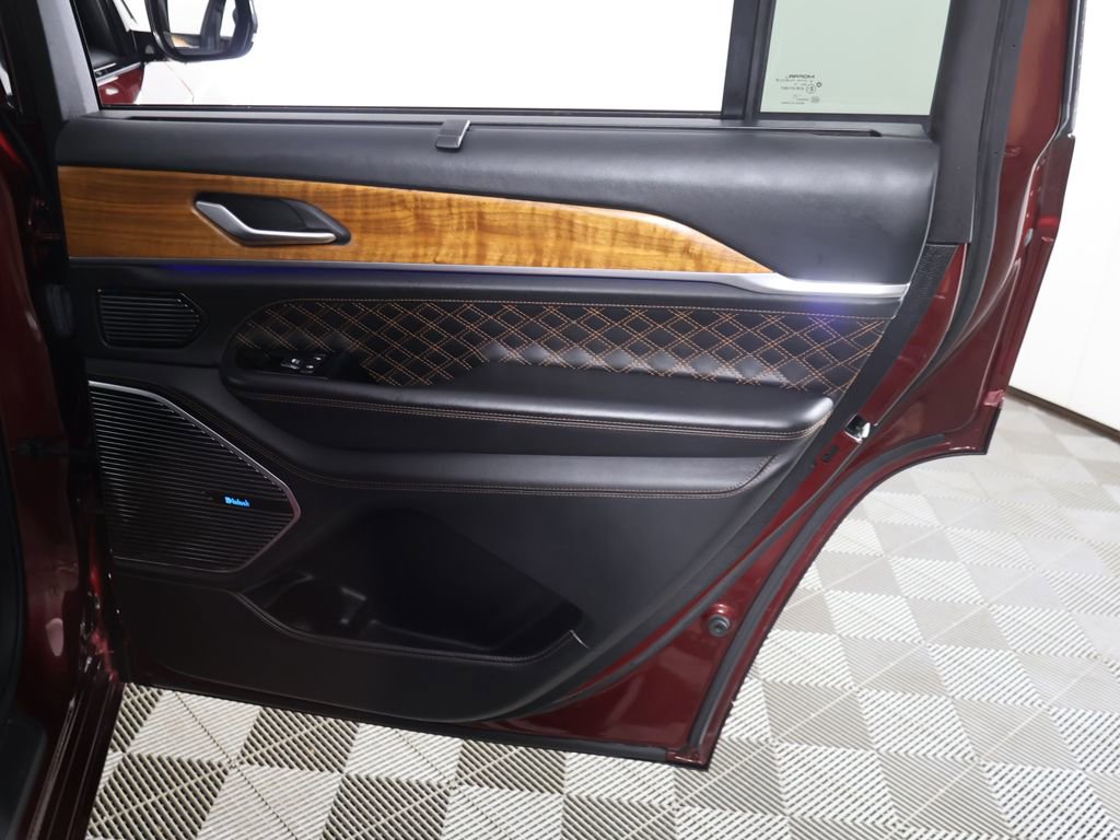 Used 2021 Jeep Grand Cherokee L Summit image 32