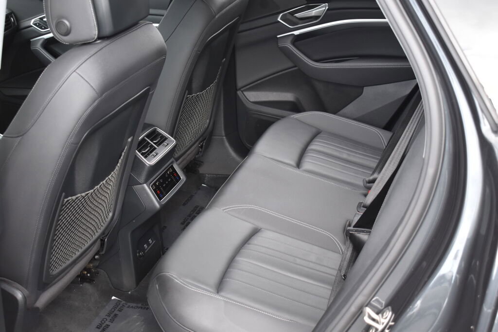 Used 2021 Audi e-tron Premium w/ Convenience Plus Package image 21