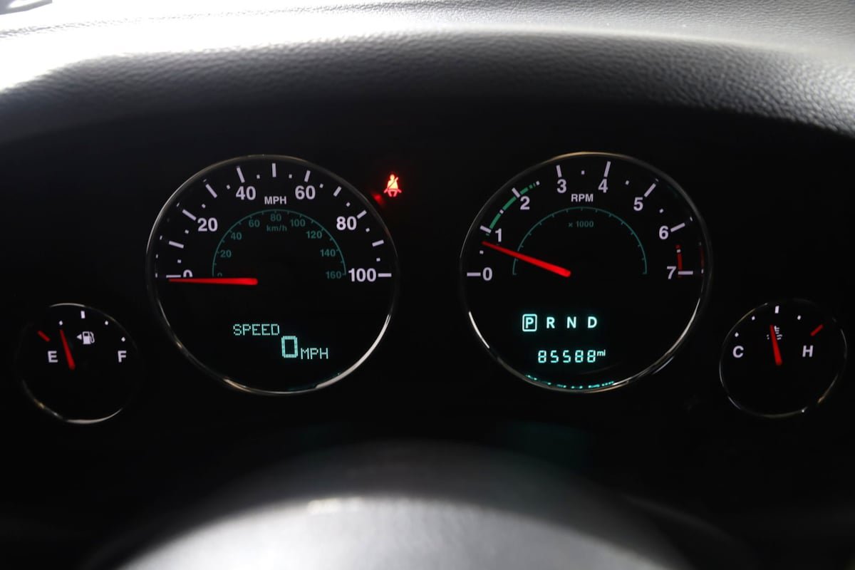 Used 2015 Jeep Wrangler Unlimited Sahara w/ Connectivity Group AWD/4WD image 15
