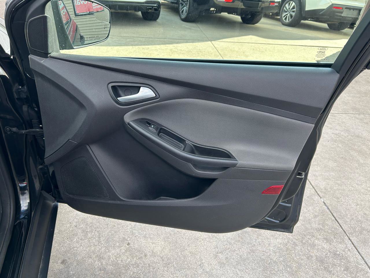 Used 2014 Ford Focus SE w/ SE Winter Package image 16