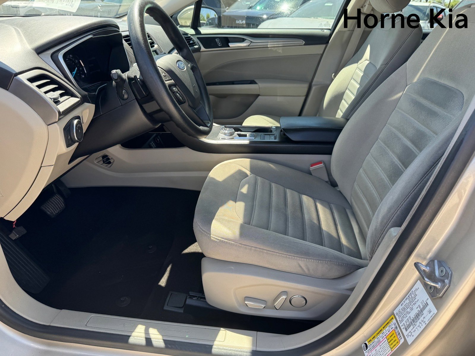 Used 2019 Ford Fusion SE image 9