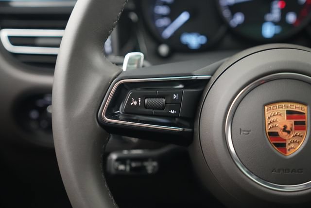 Certified 2026 Porsche Macan AWD/4WD image 36