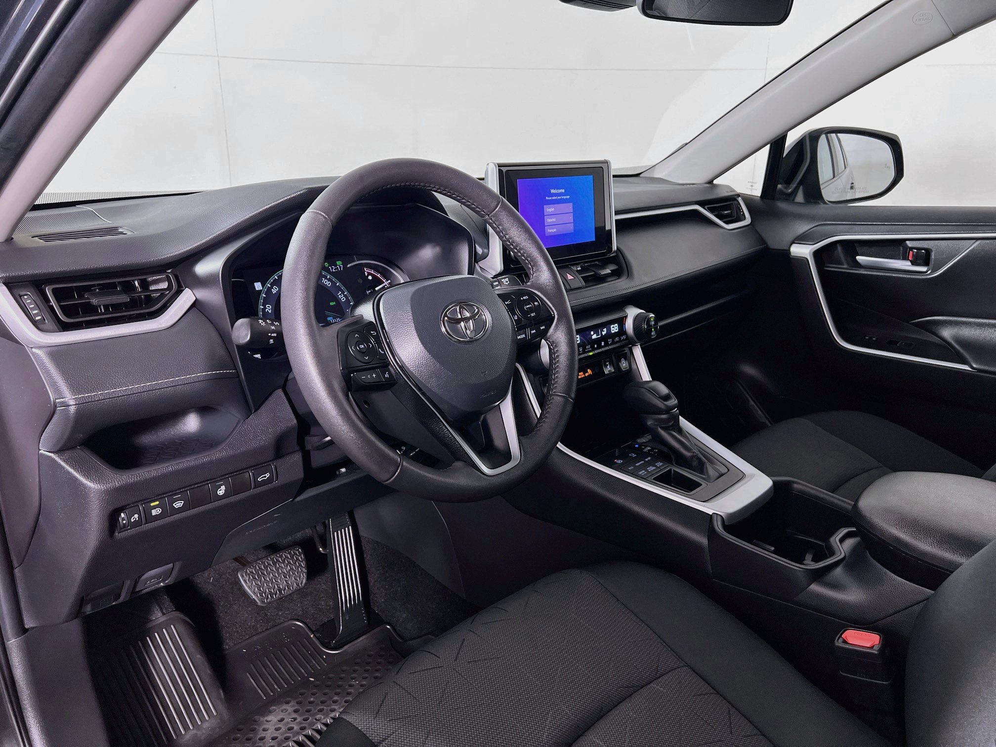 Used 2025 Toyota RAV4 XLE w/ Convenience Package AWD/4WD image 9