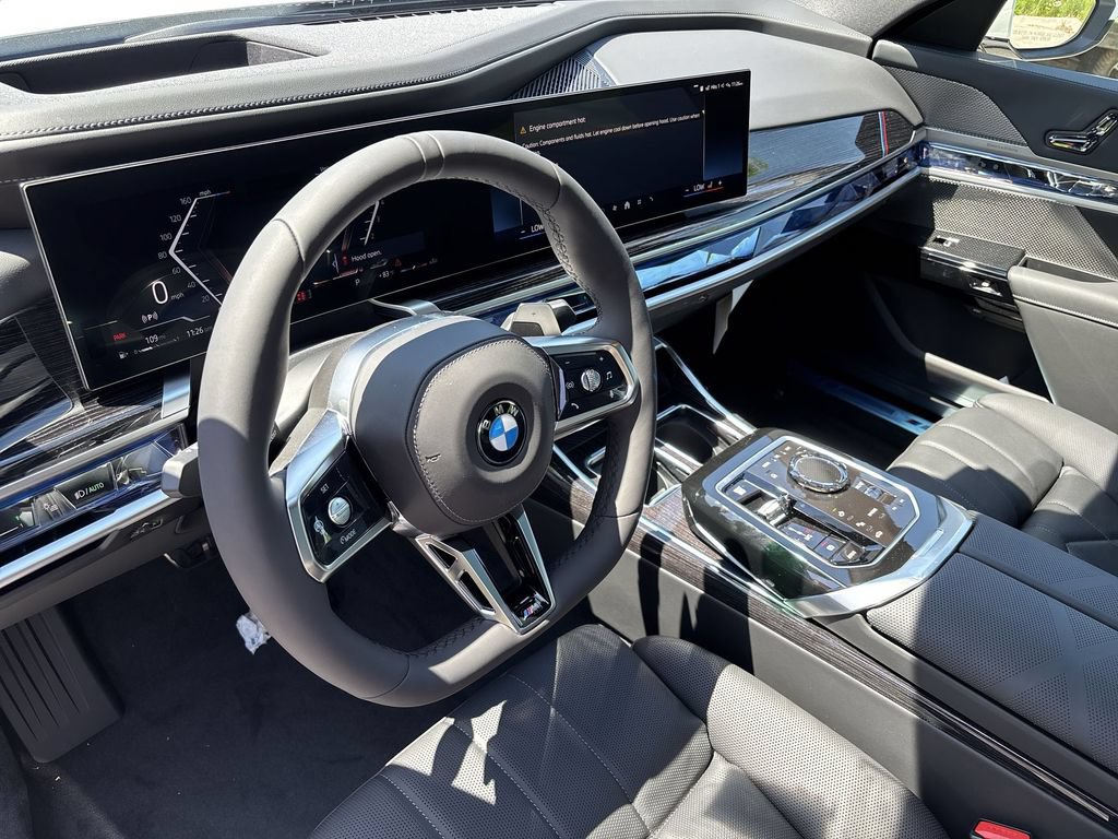 Used 2026 BMW 760i xDrive w/ Luxury Rear Seating Package AWD/4WD image 11
