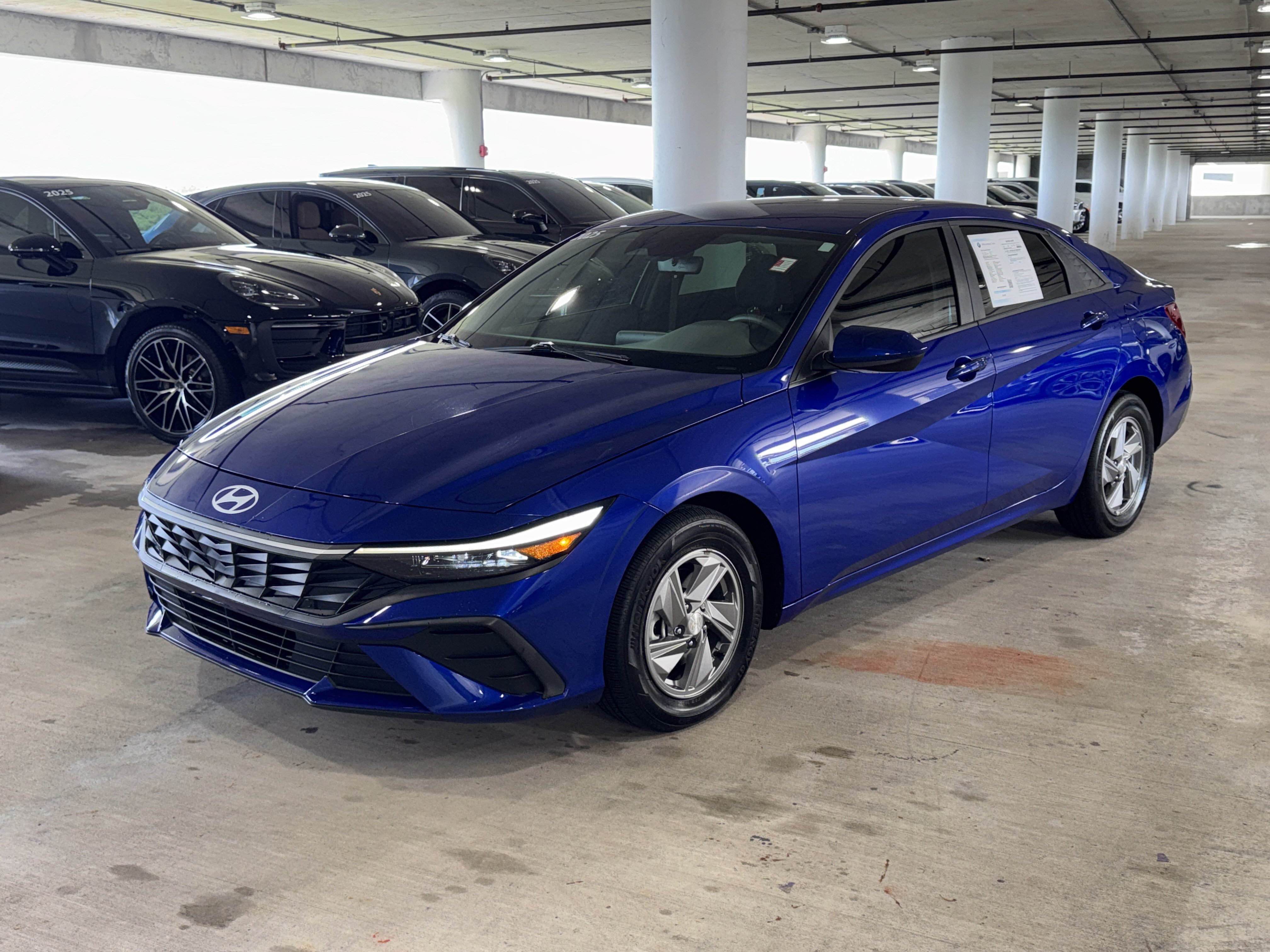 Used 2025 Hyundai Elantra SE FWD image 4