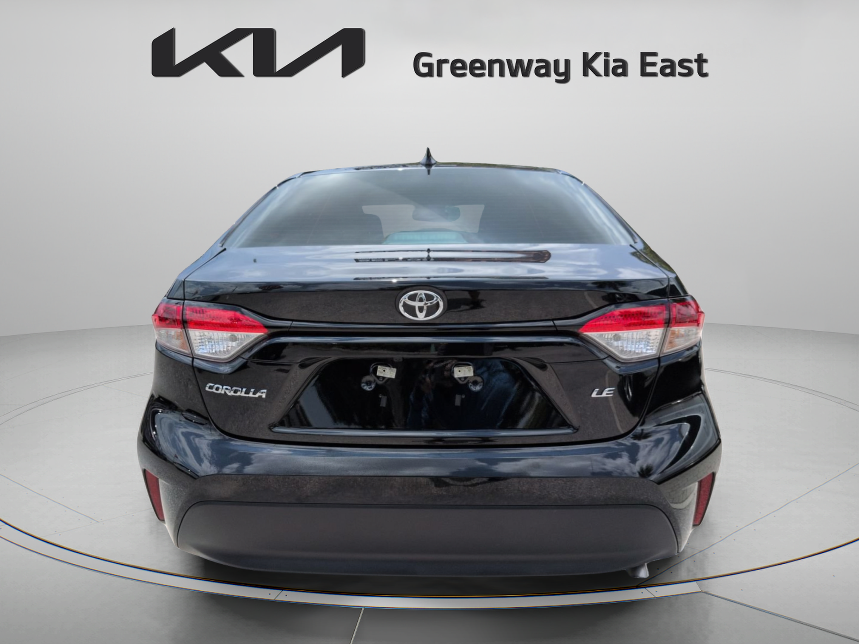 Used 2025 Toyota Corolla LE FWD image 6