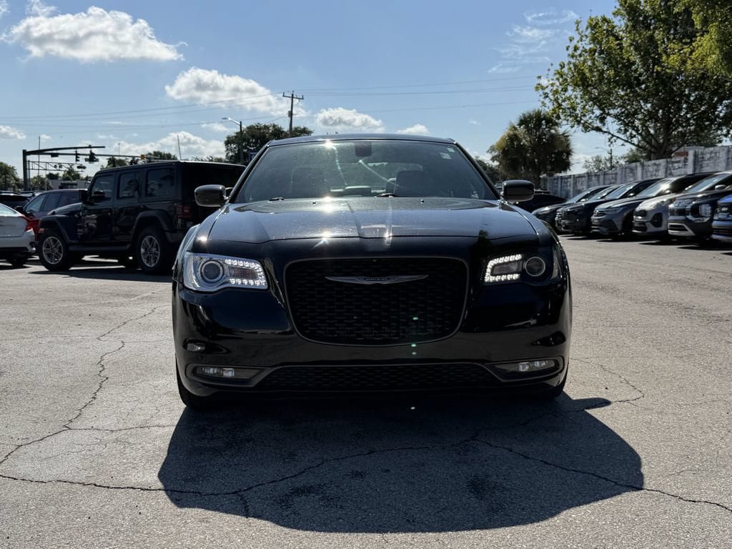 Used 2017 Chrysler 300 S RWD image 3