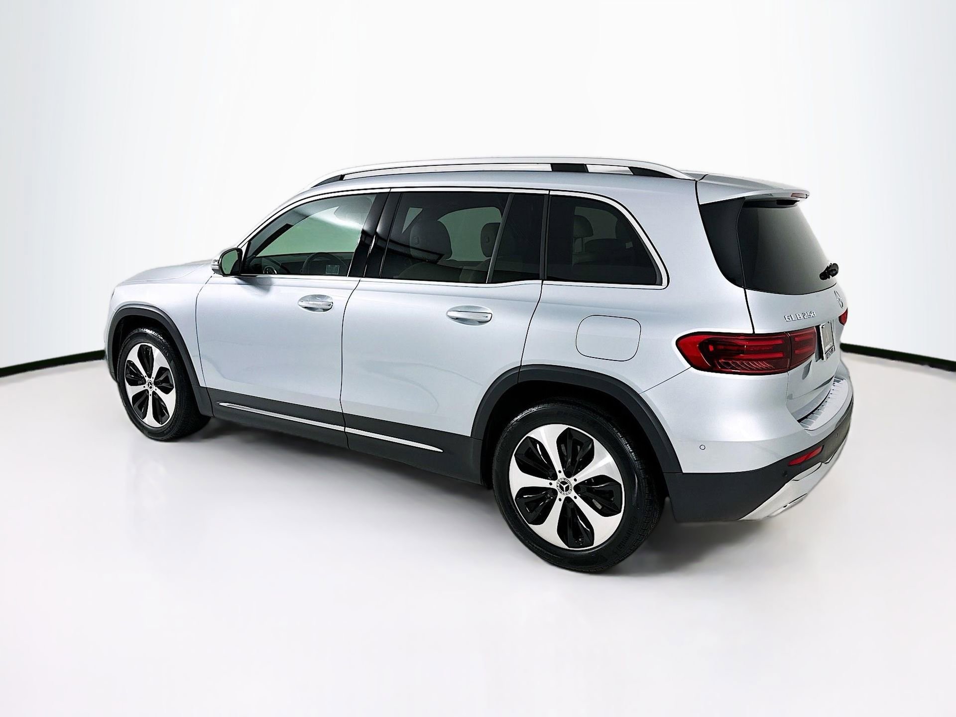 Used 2024 Mercedes-Benz GLB 250 image 6