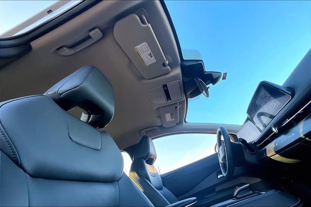 Used 2023 Nissan Ariya AWD image 22