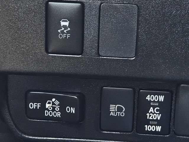 Used 2020 Toyota Tacoma TRD Sport AWD/4WD image 31