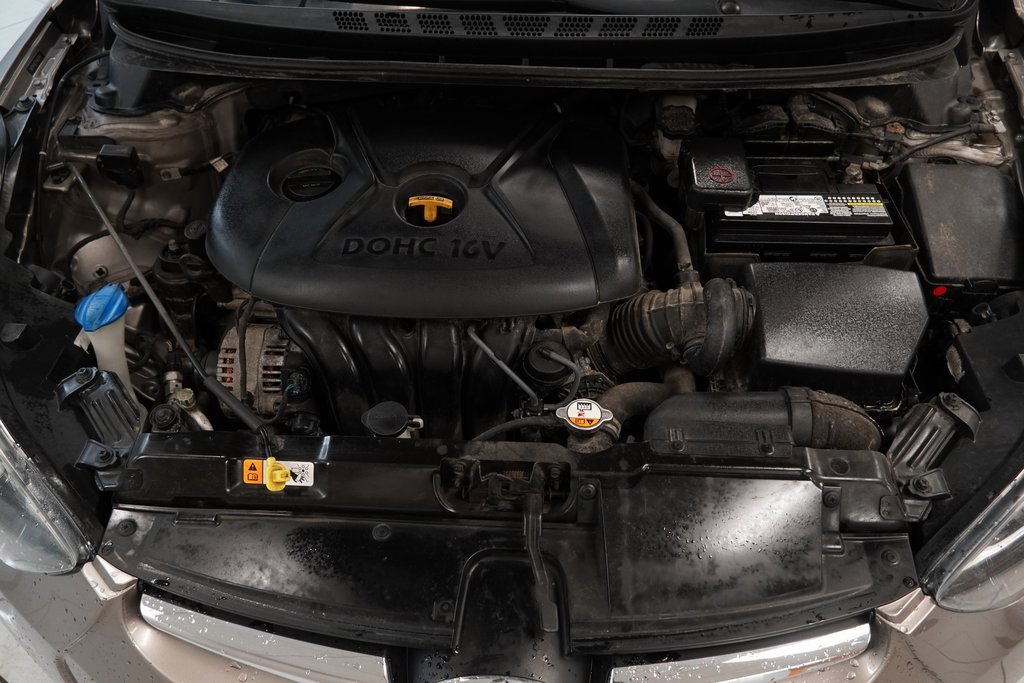 Used 2015 Hyundai Elantra SE image 34