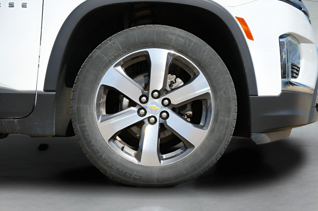Used 2023 Chevrolet Traverse LT w/ LT Premium Package AWD/4WD image 8