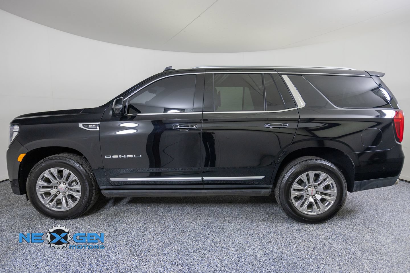 Used 2023 GMC Yukon Denali w/ Advanced Technology Package AWD/4WD image 4