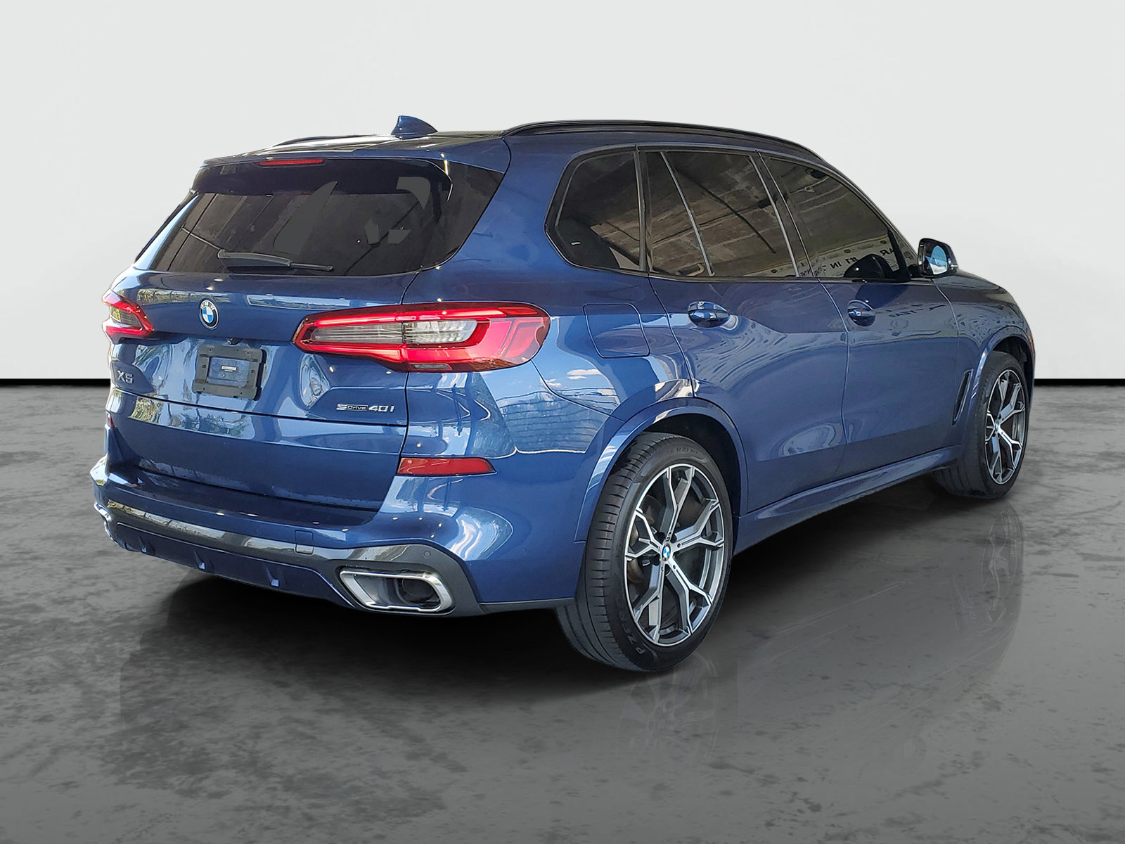 Used 2020 BMW X5 sDrive40i w/ M Sport Package RWD image 2