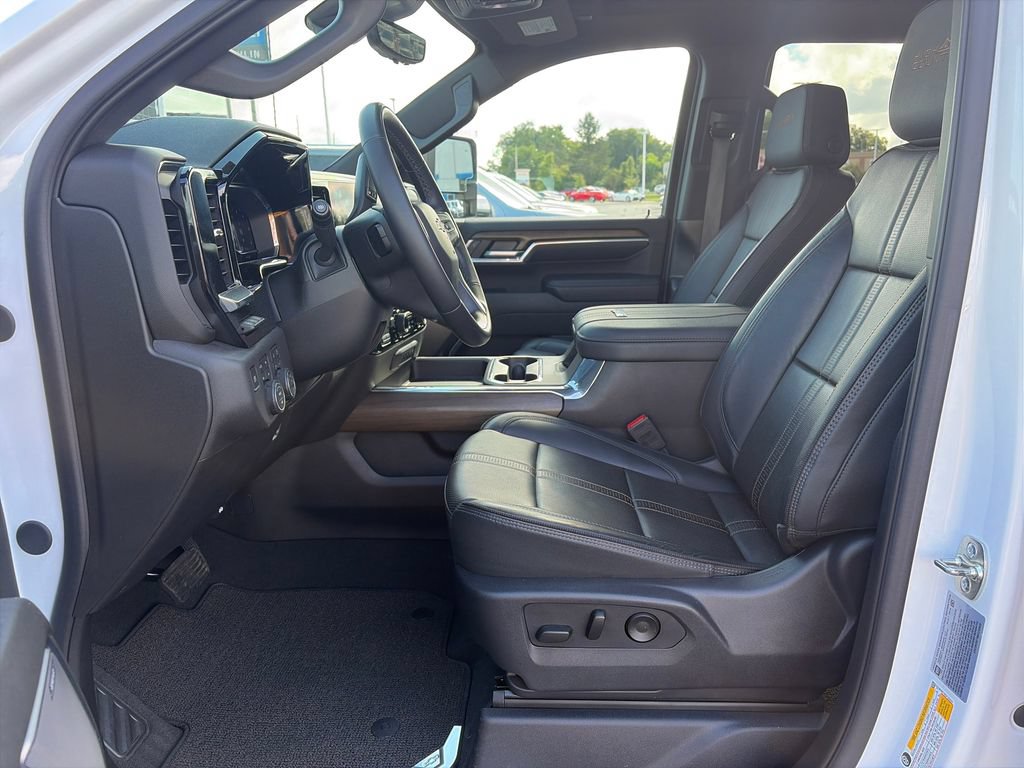 Used 2025 Chevrolet Silverado 2500 High Country w/ High Country Premium Package AWD/4WD image 16
