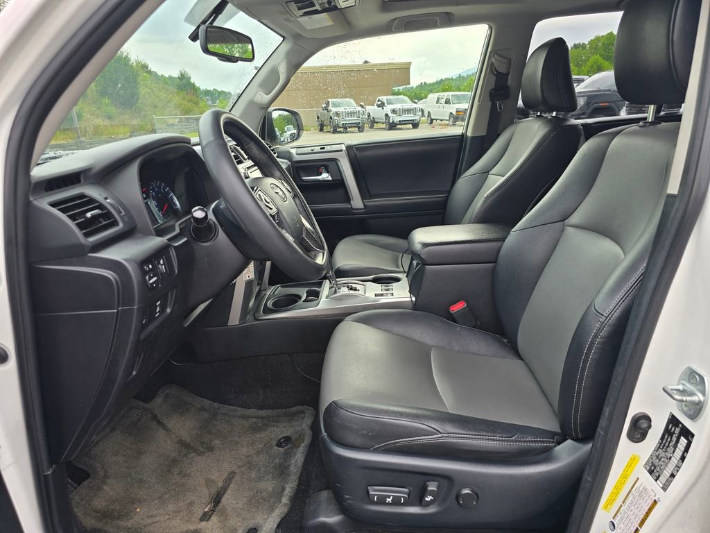 Used 2016 Toyota 4Runner SR5 Premium RWD image 4