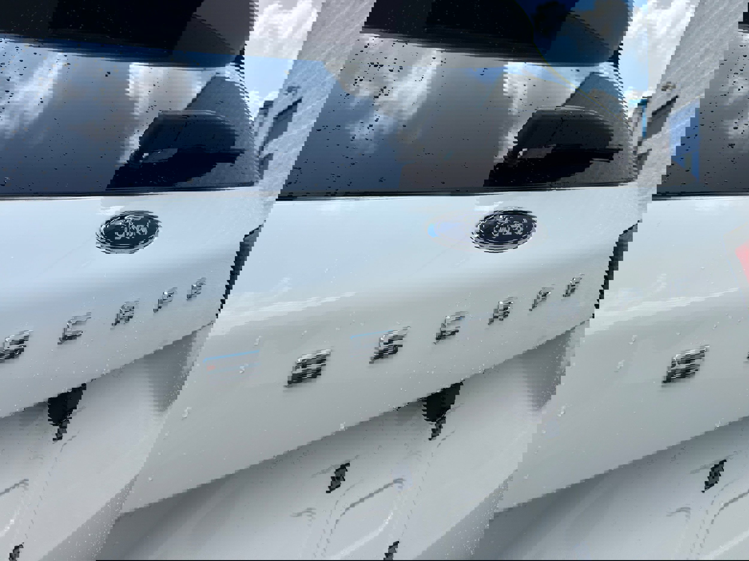 New 2025 Ford Escape SE w/ PHEV Premium Package FWD image 24