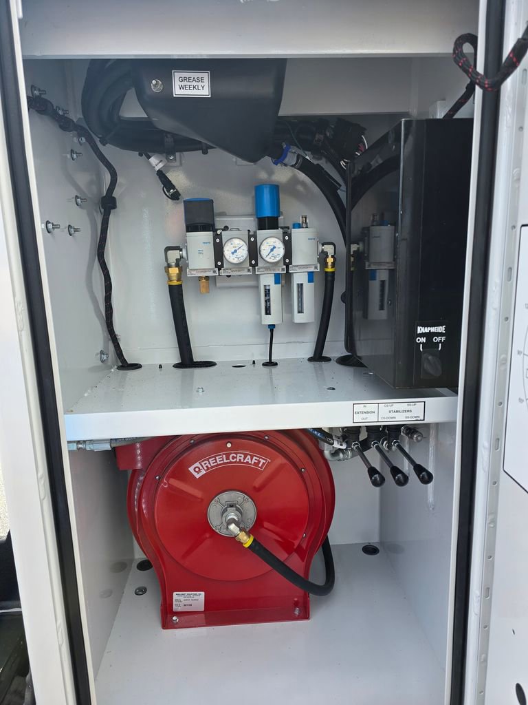 New 2026 Ford F550 4x4 Crew Cab image 12