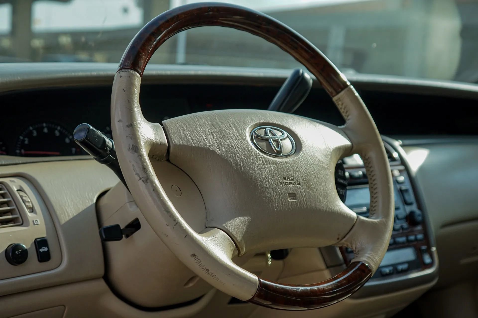 Used 2004 Toyota Avalon XLS image 12