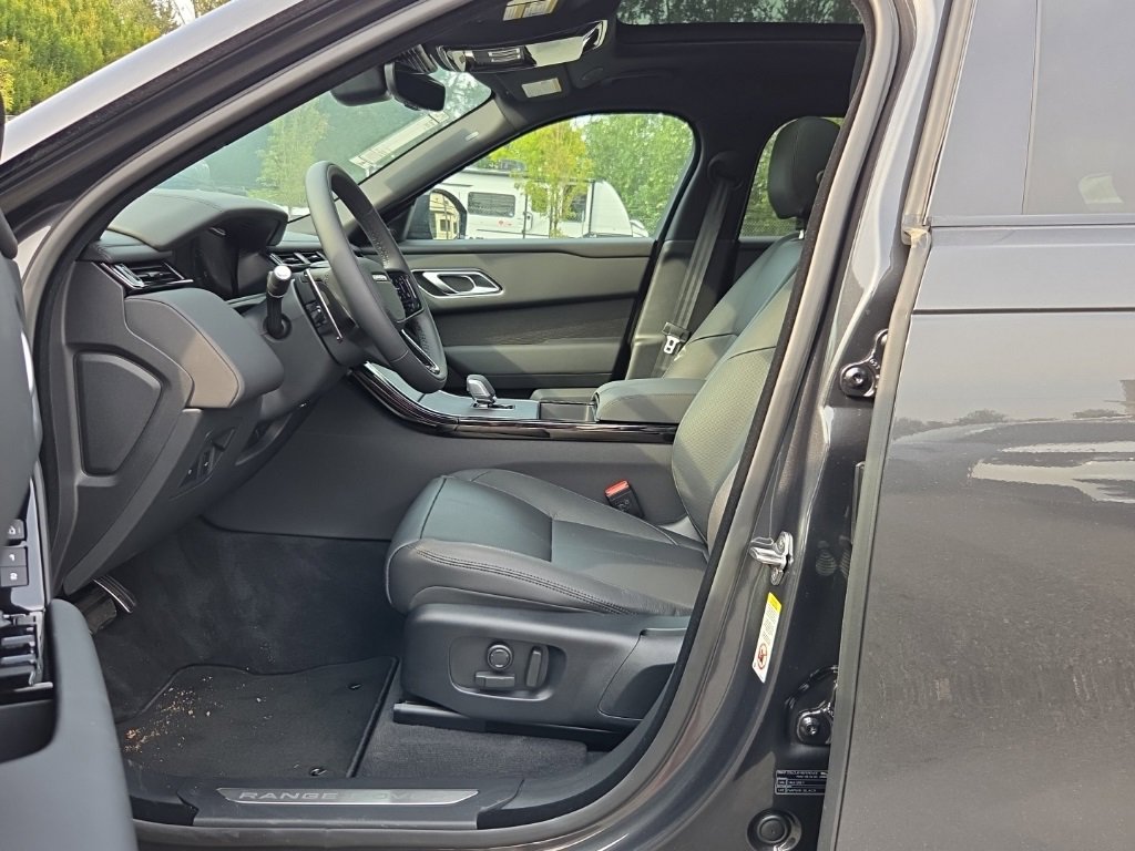 New 2026 Land Rover Range Rover Velar Dynamic SE image 4