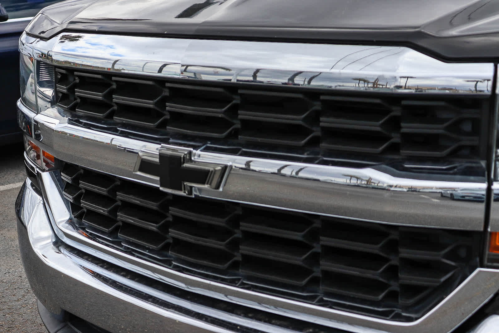 Used 2017 Chevrolet Silverado 1500 LT w/ All Star Edition RWD image 3