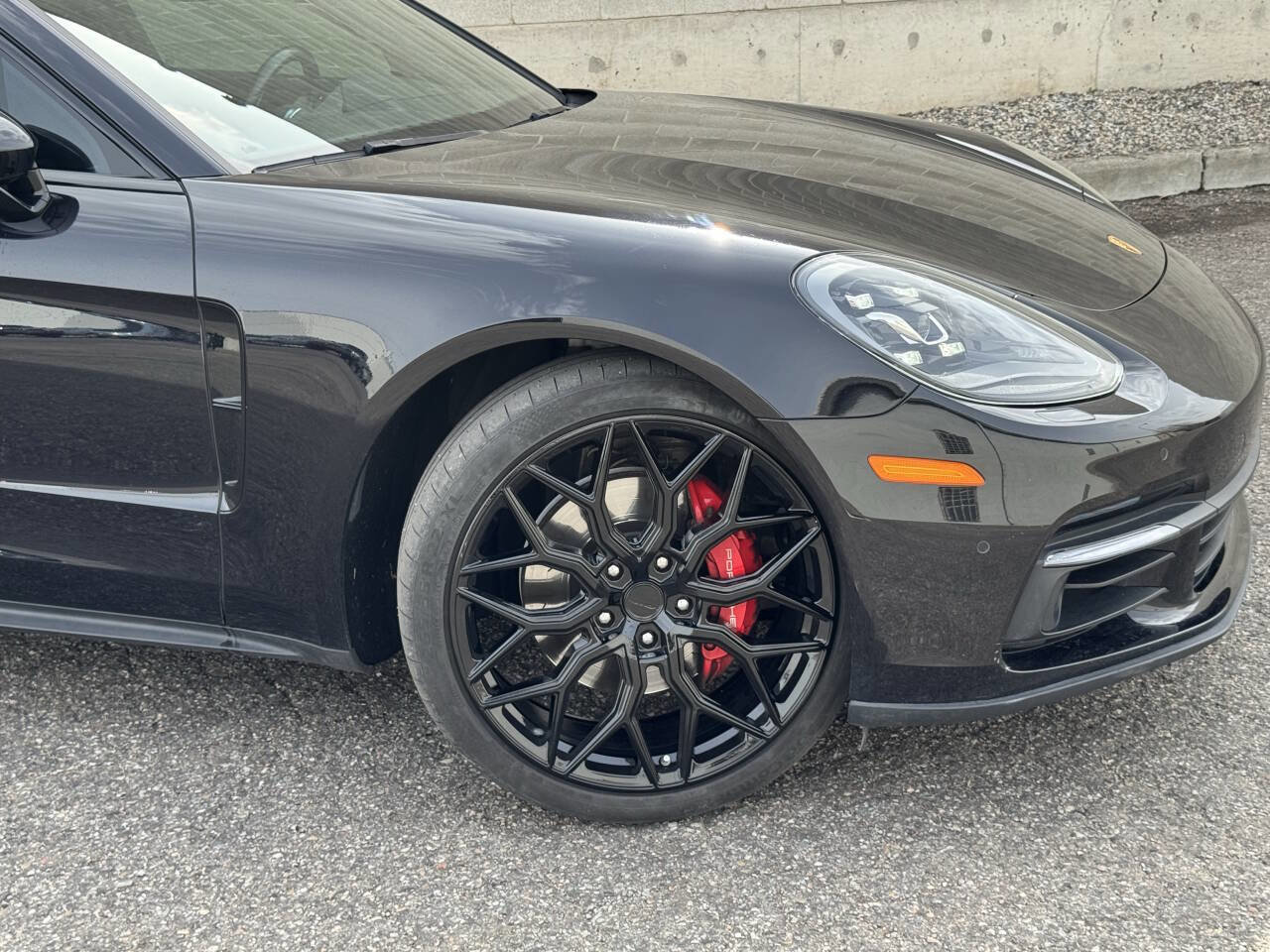 Used 2017 Porsche Panamera 4S image 2