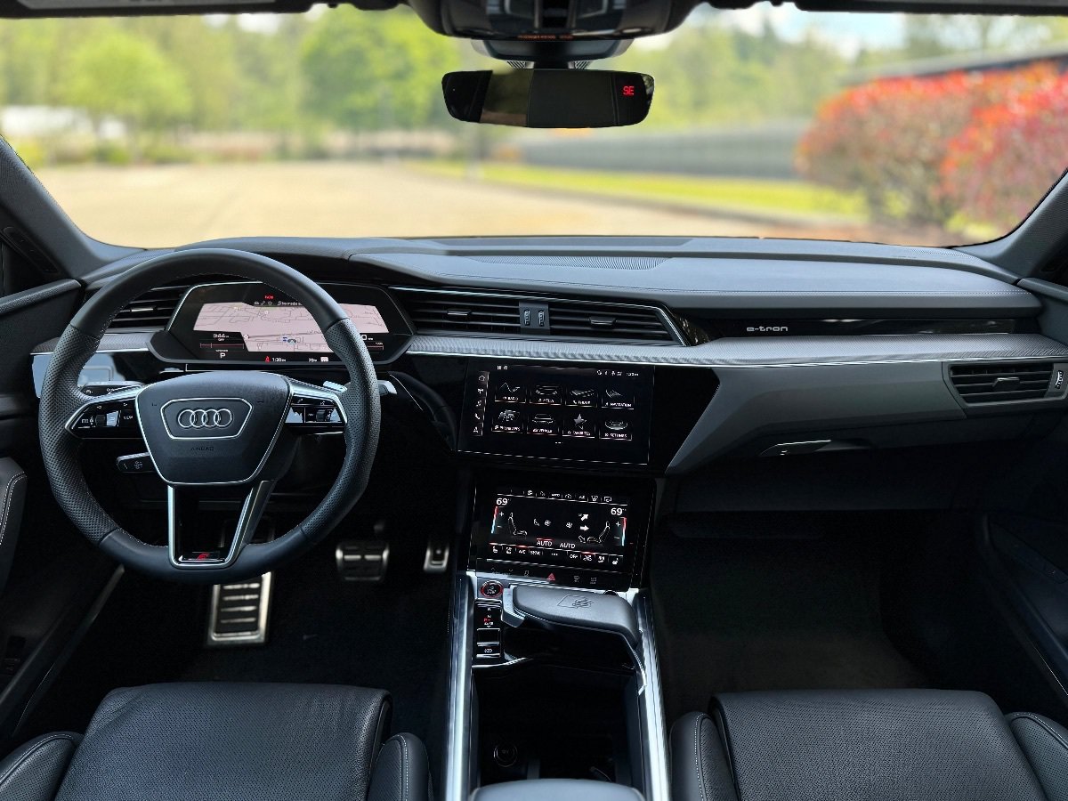 Used 2024 Audi SQ8 e-tron Prestige w/ Prestige Package AWD/4WD image 22