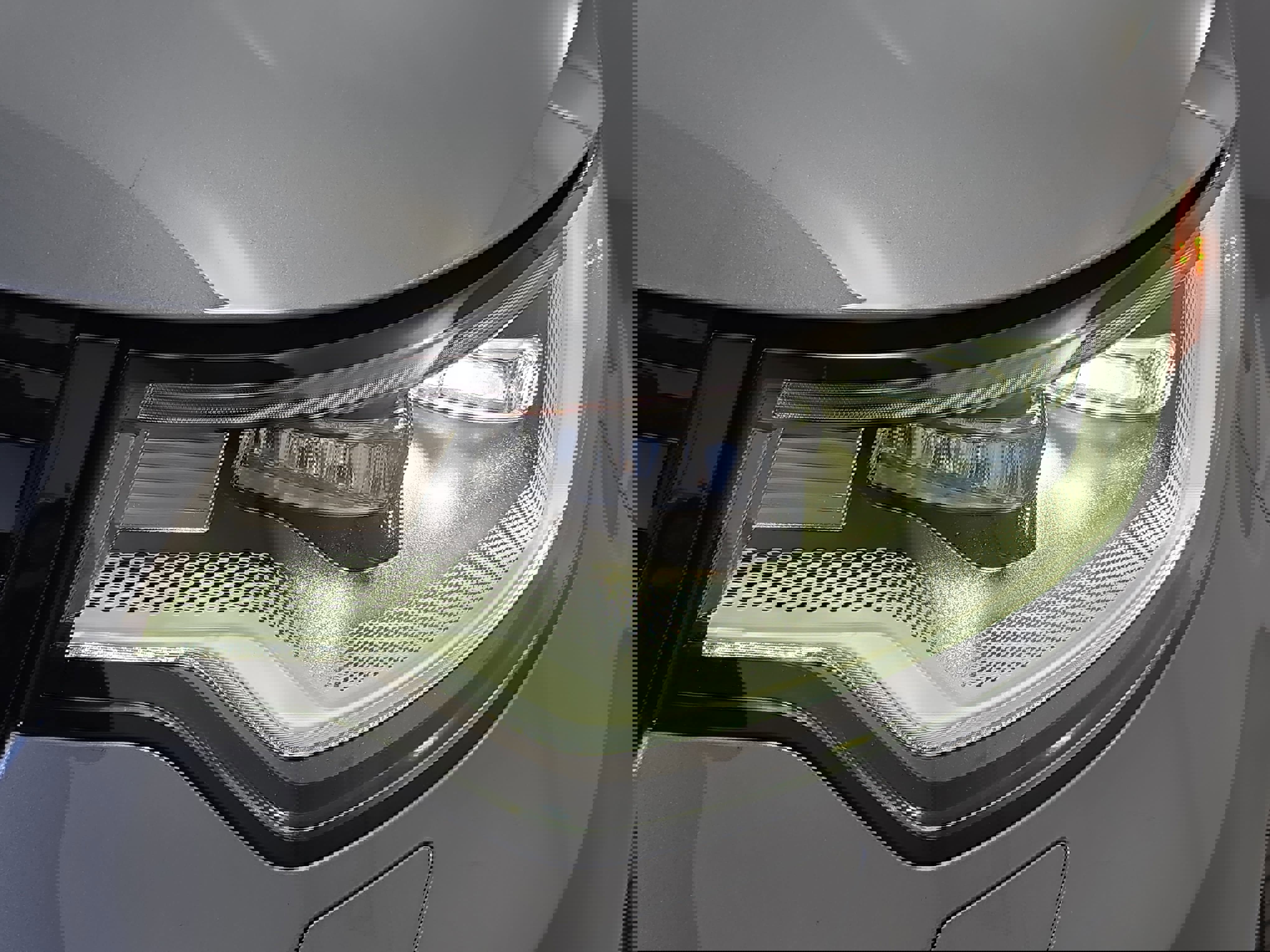 Certified 2025 Land Rover Discovery Dynamic SE image 33