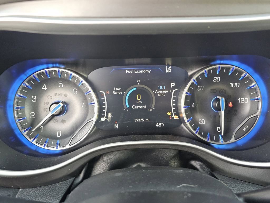 Used 2023 Chrysler Pacifica Touring-L image 30