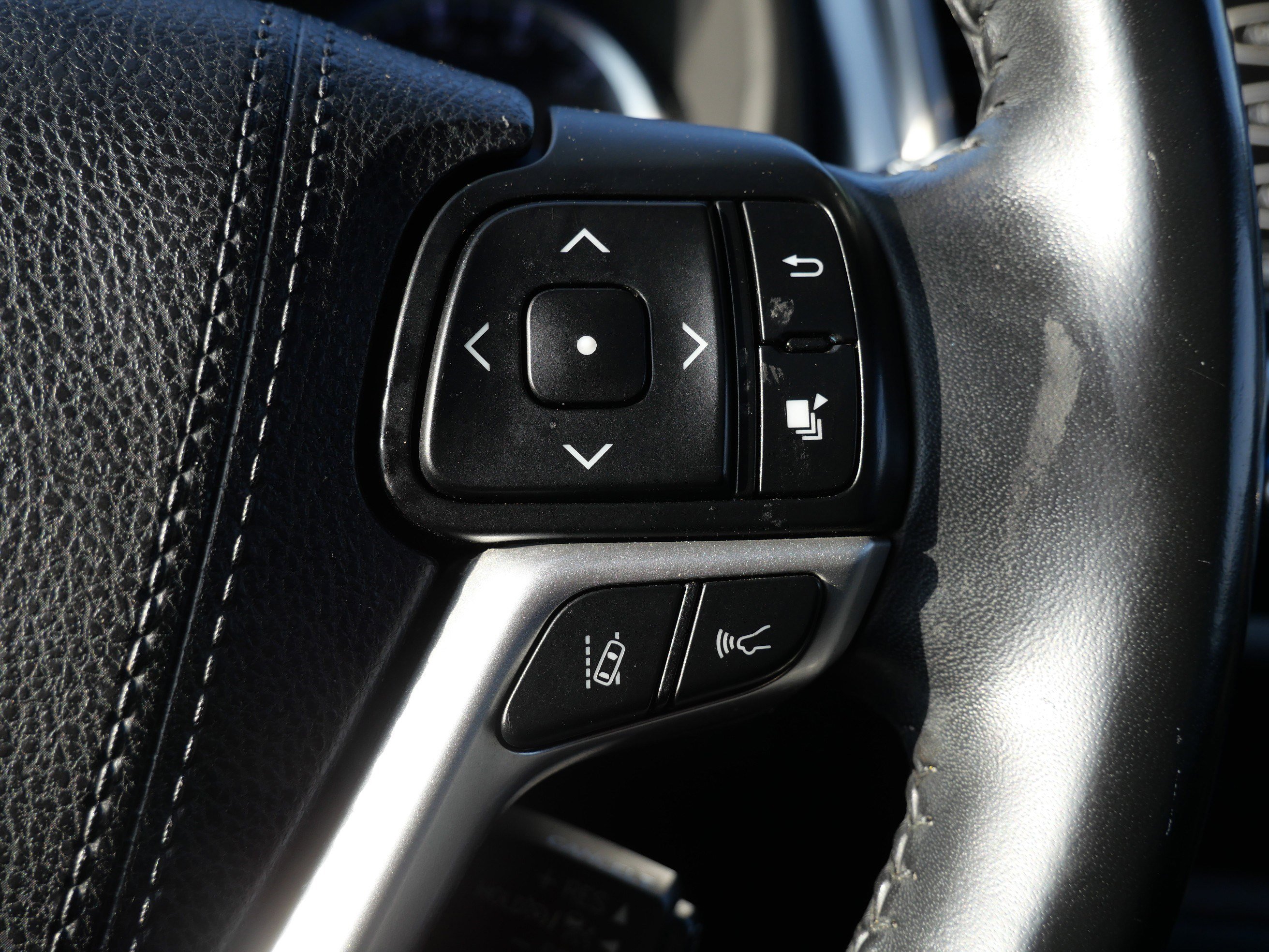 Certified 2017 Toyota Highlander Limited AWD/4WD image 24