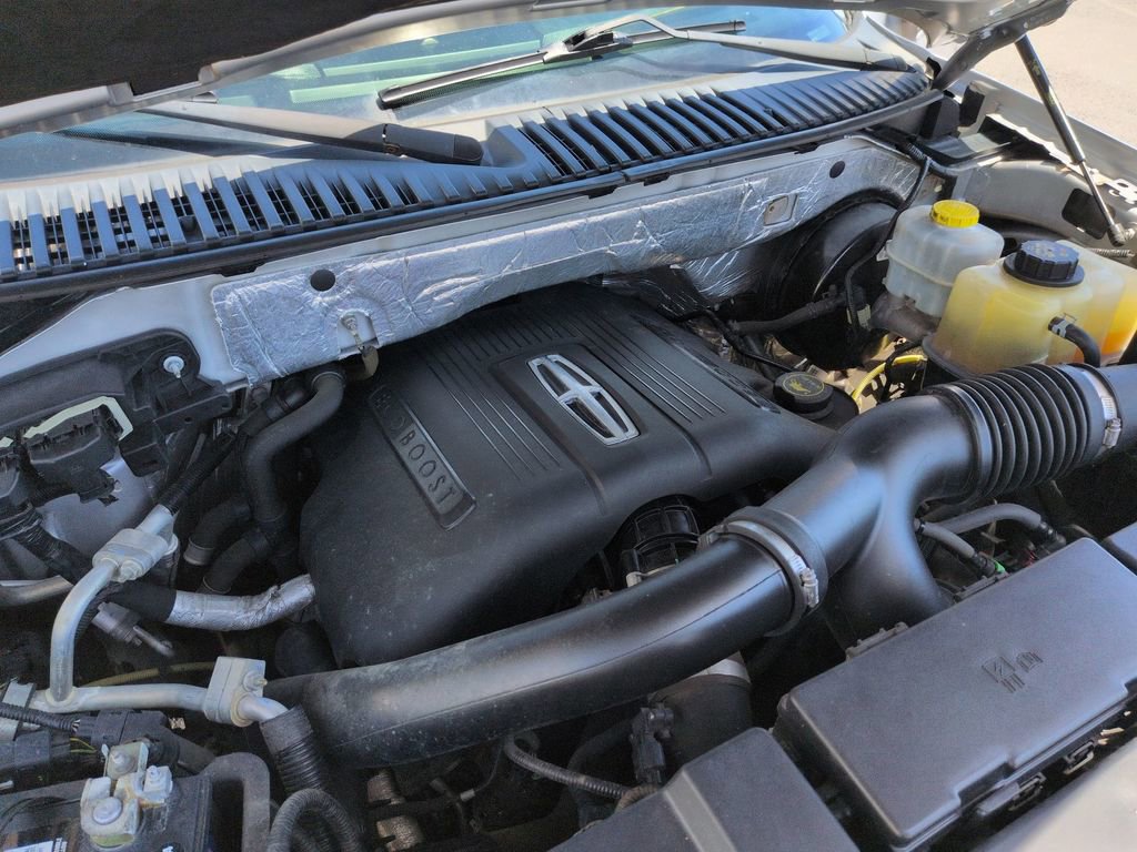 Used 2017 Lincoln Navigator Select image 12