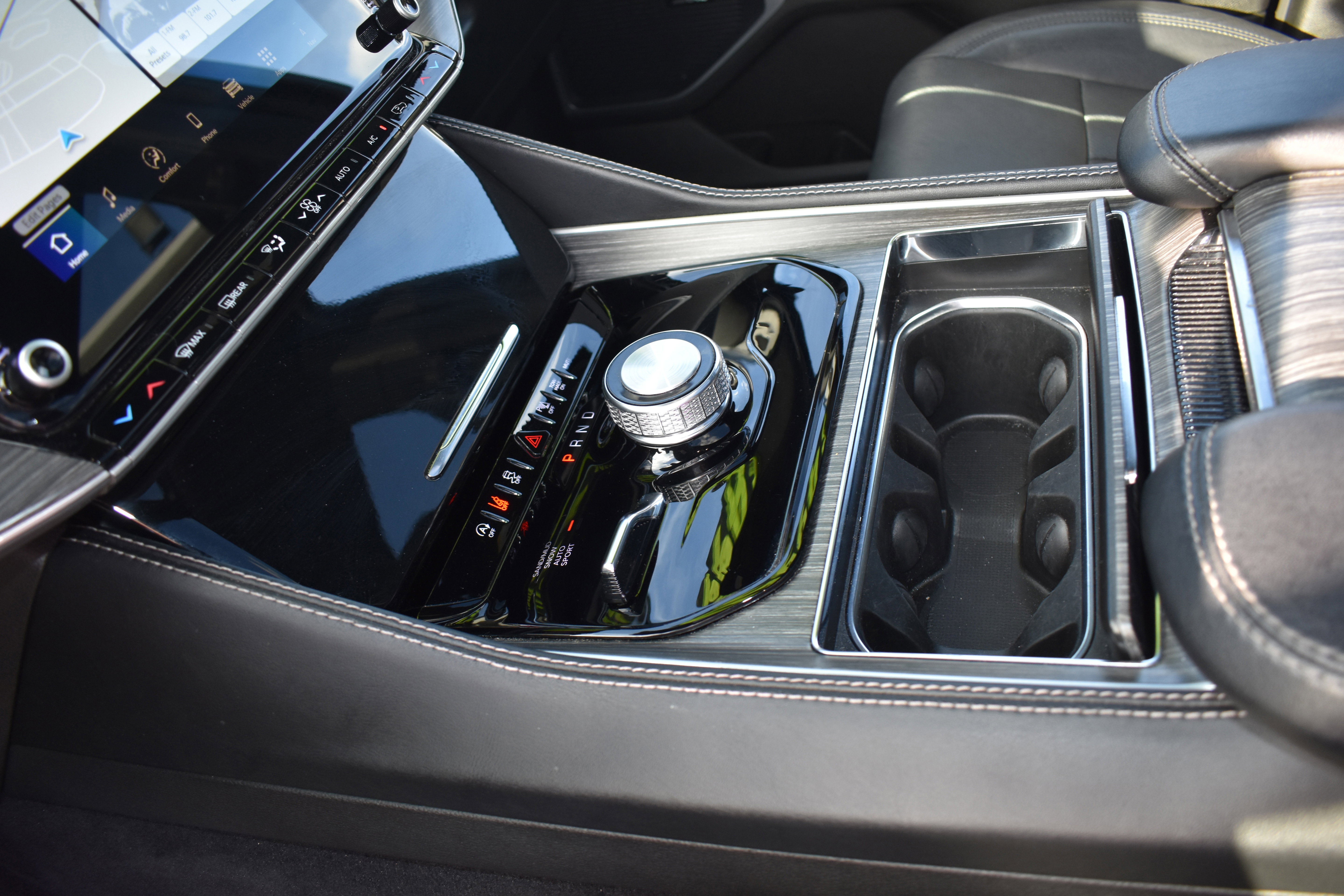 Used 2024 Jeep Wagoneer L Series II w/ Premium Group I image 23