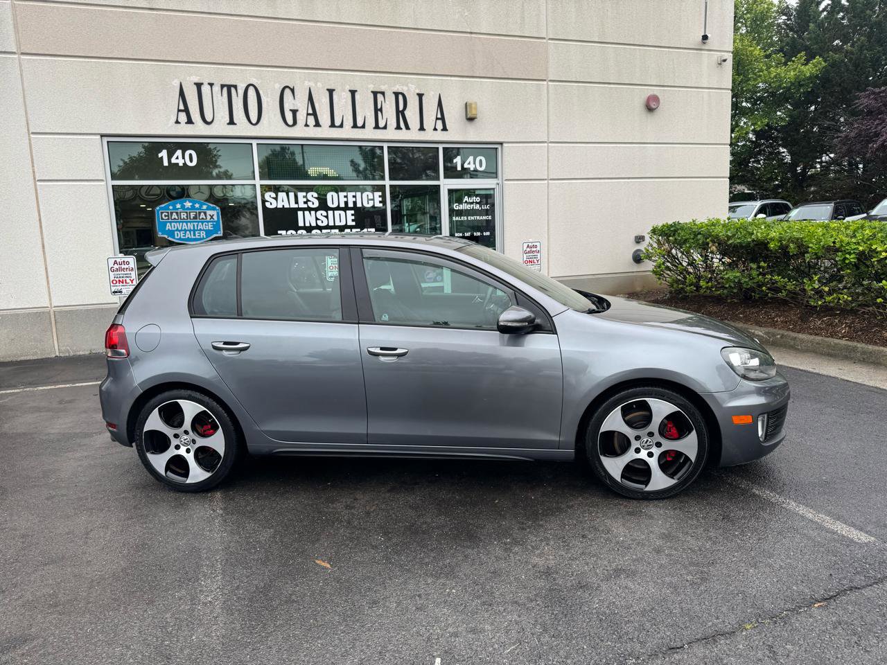 Used 2011 Volkswagen Golf 4-Door FWD image 3