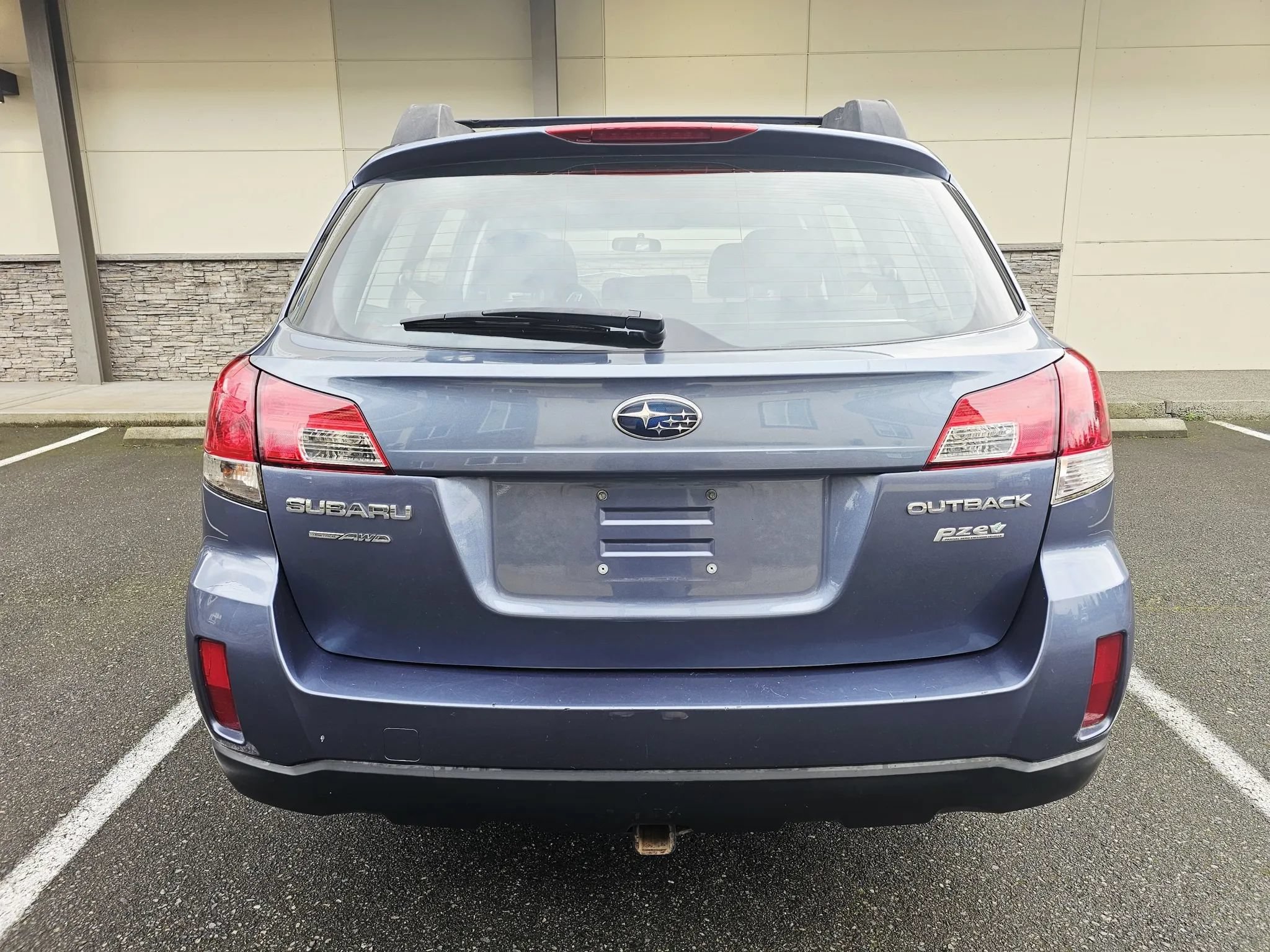 Used 2014 Subaru Outback 2.5i w/ Alloy Wheel Package AWD/4WD image 4
