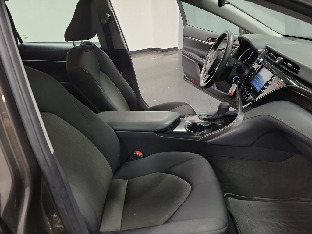 Used 2020 Toyota Camry LE image 21