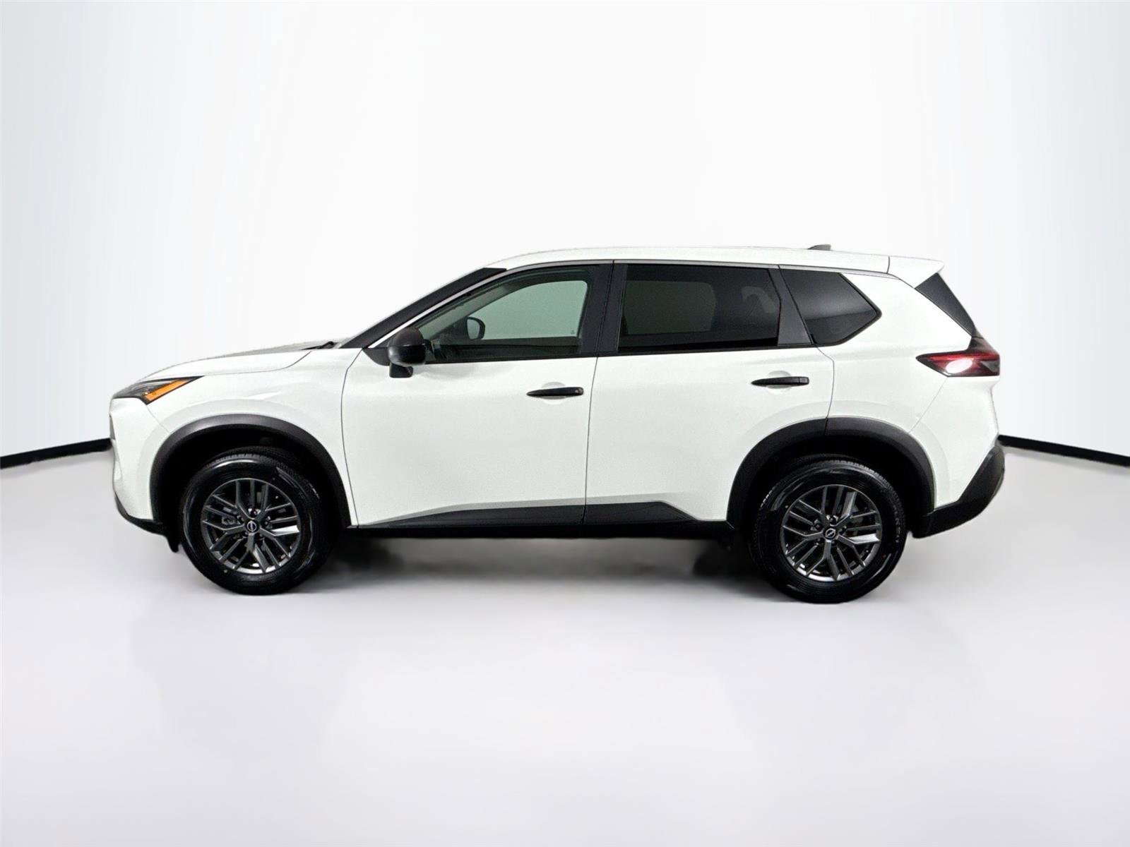 Used 2023 Nissan Rogue S FWD image 12