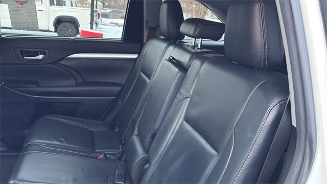 Used 2016 Toyota Highlander XLE image 25