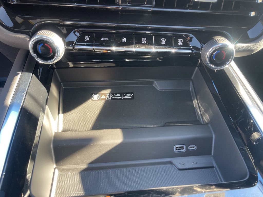 New 2026 Chevrolet Suburban Premier w/ Sun And Tow Package image 33