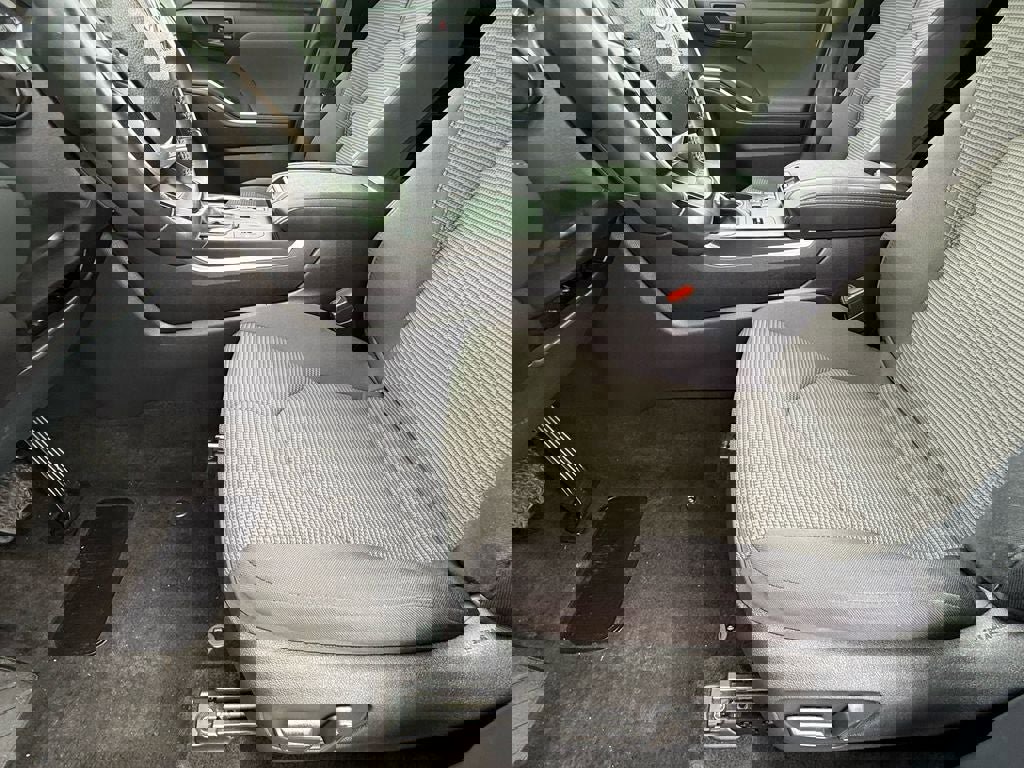 Used 2025 Toyota Highlander LE image 12