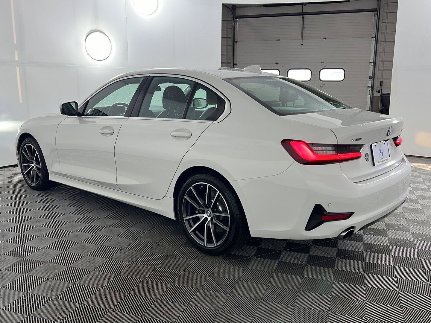Used 2021 BMW 330i xDrive Sedan w/ Premium Package AWD/4WD image 9