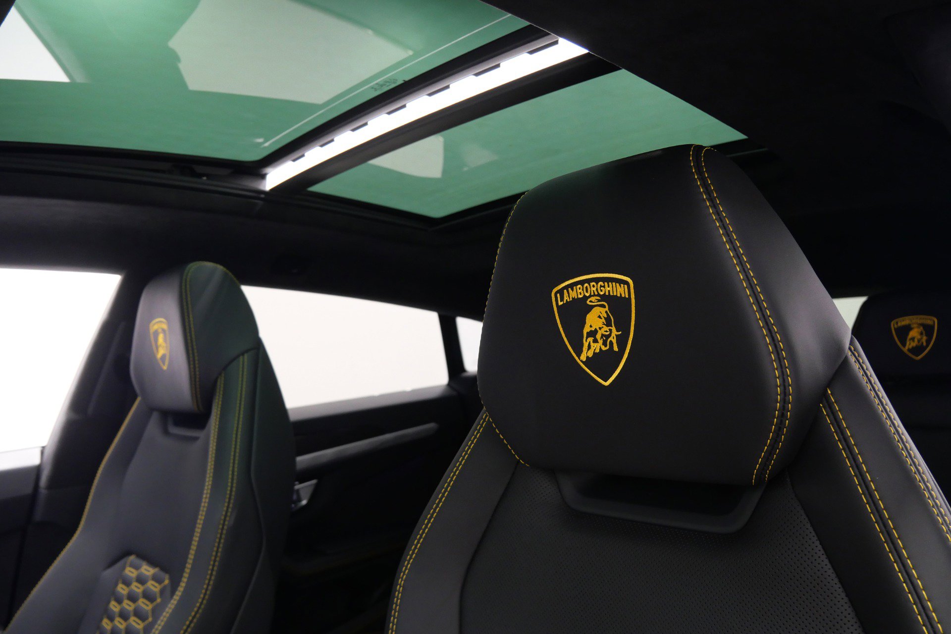 Used 2021 Lamborghini Urus AWD/4WD image 18