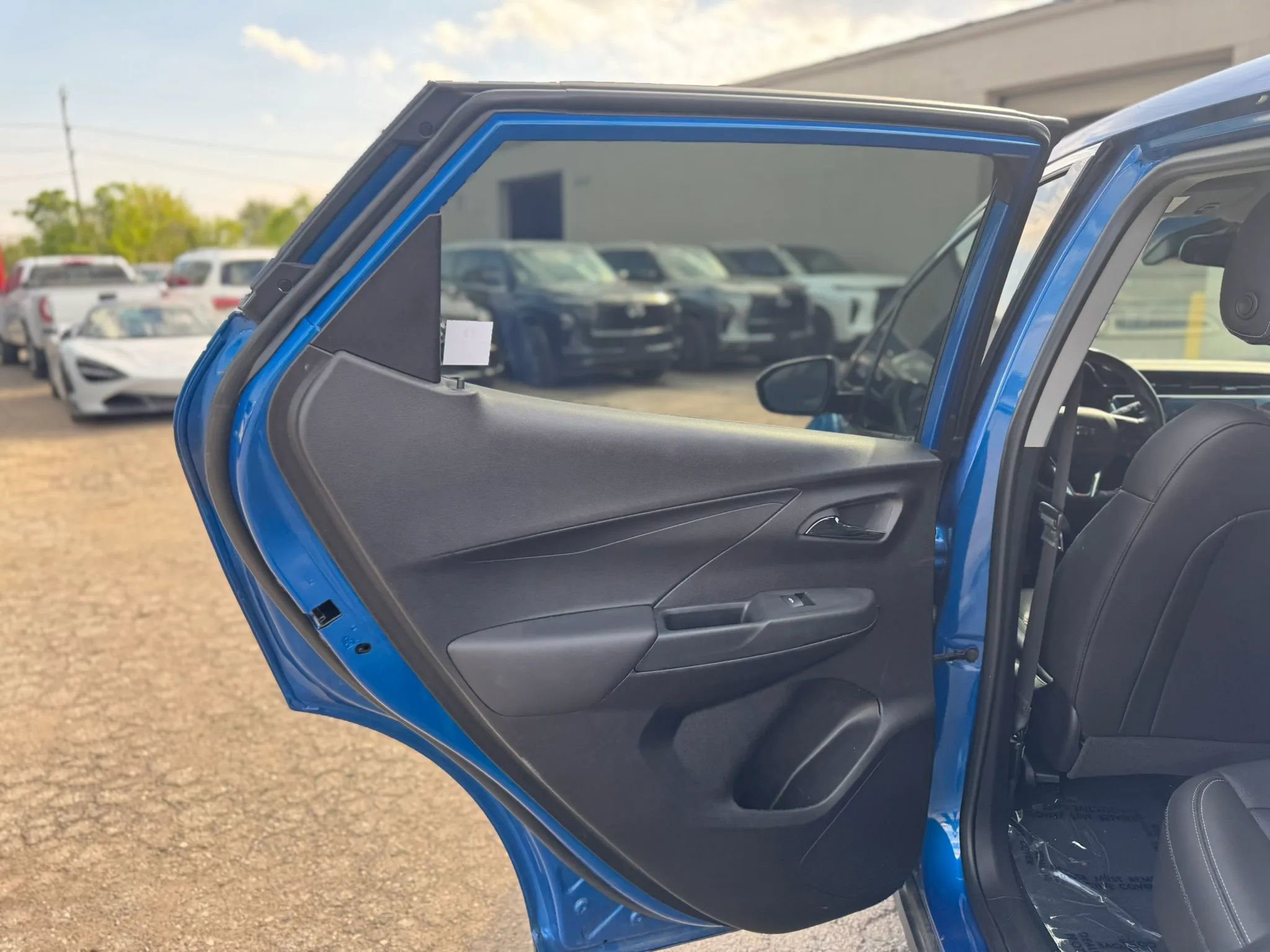 Used 2023 Chevrolet Bolt LT w/ Infotainment Package FWD image 17