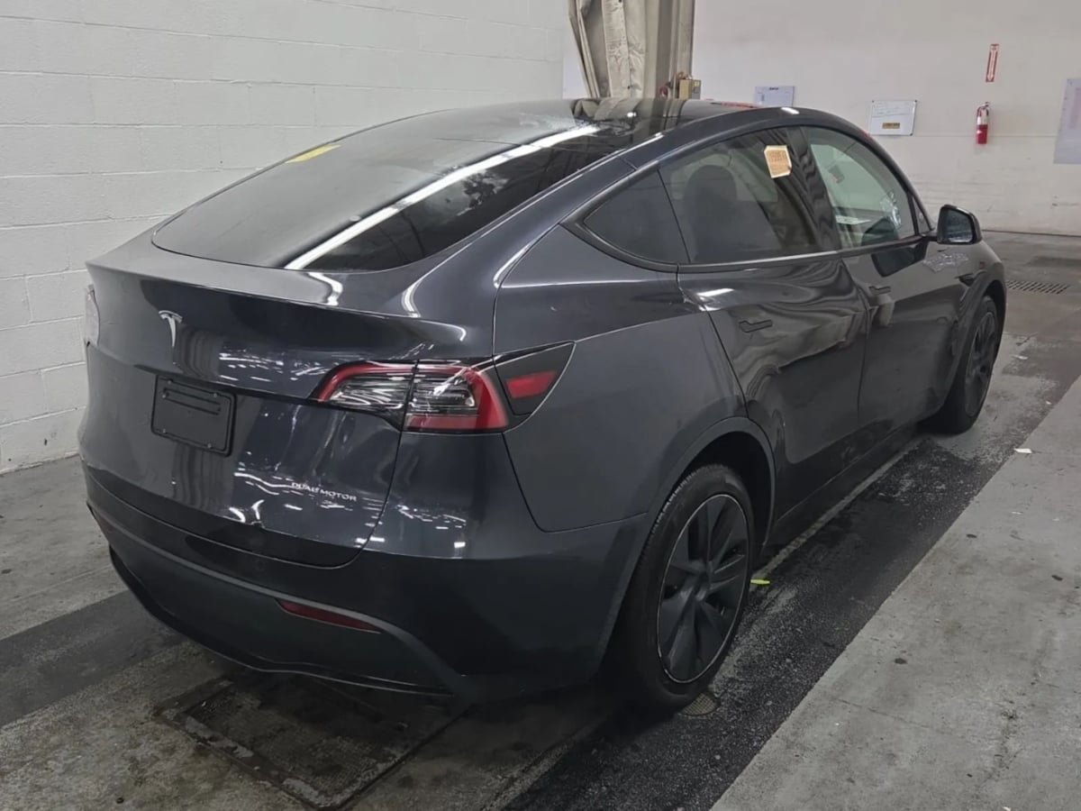 Used 2024 Tesla Model Y Long Range AWD/4WD image 5