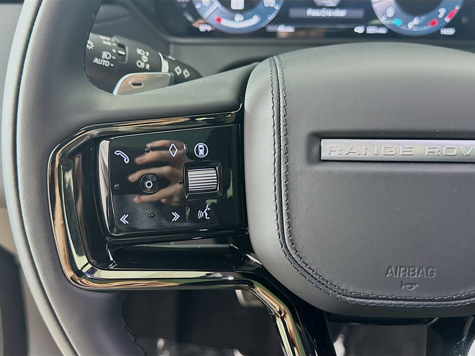 New 2026 Land Rover Range Rover Velar Dynamic SE AWD/4WD image 19