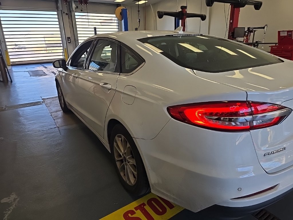Used 2019 Ford Fusion SE FWD image 4