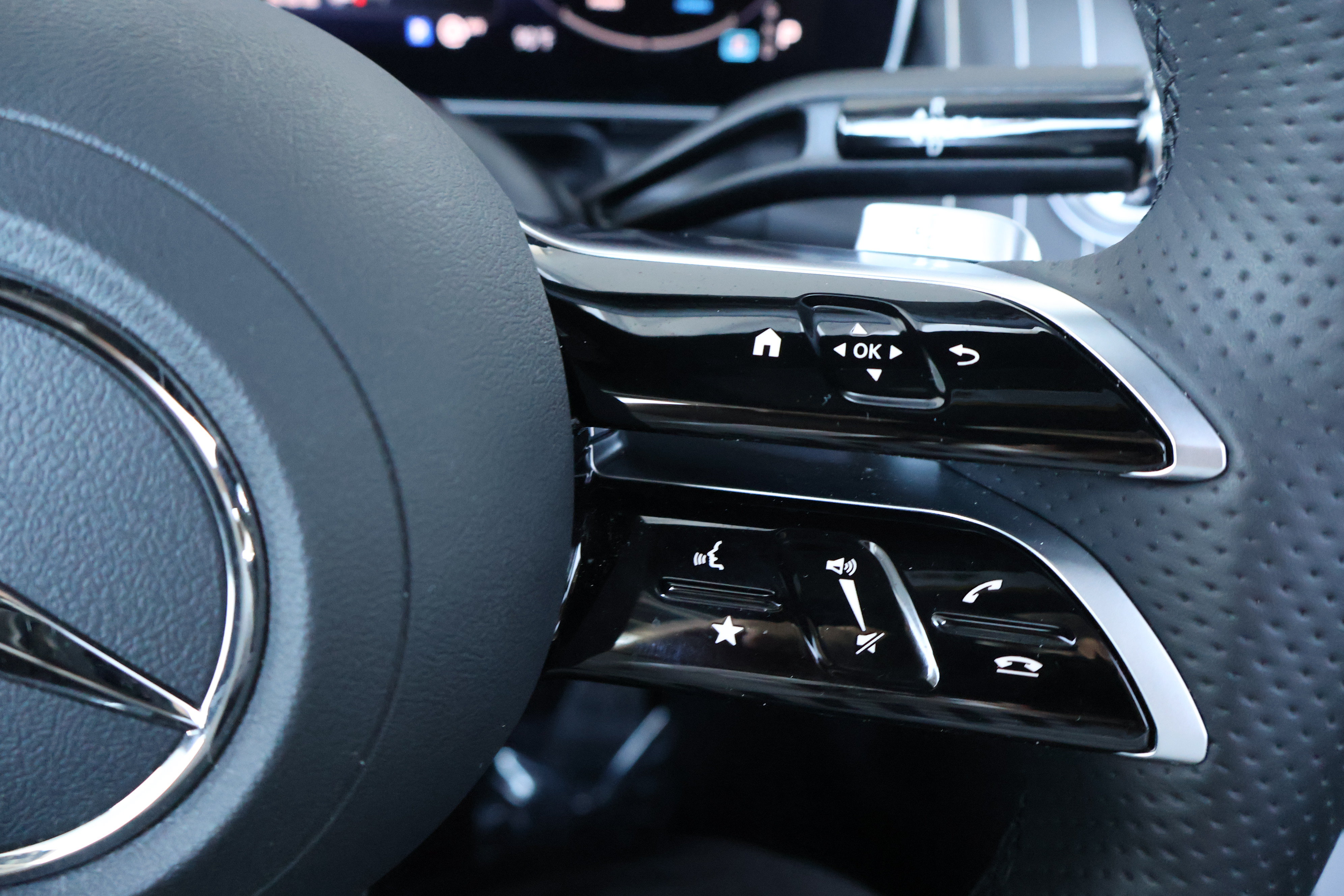 Certified 2024 Mercedes-Benz GLC 300 4MATIC image 36